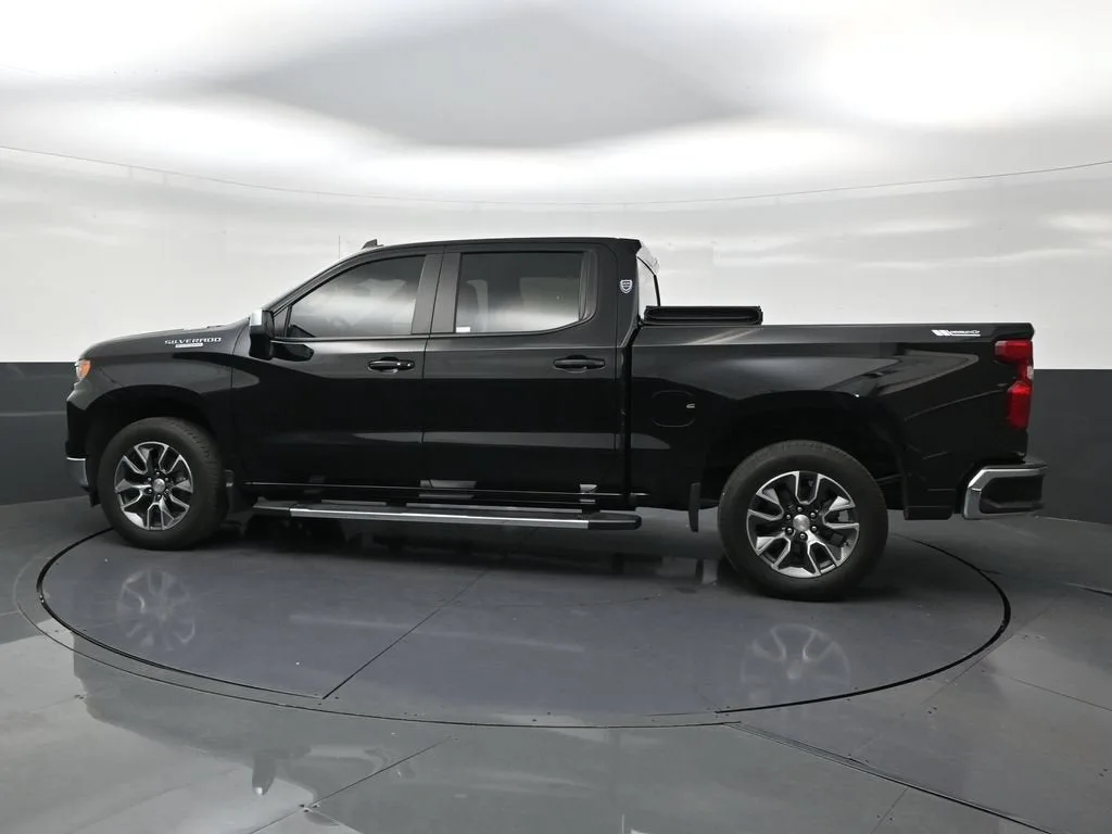 2021 Chevrolet Silverado 1500 RST photo 2