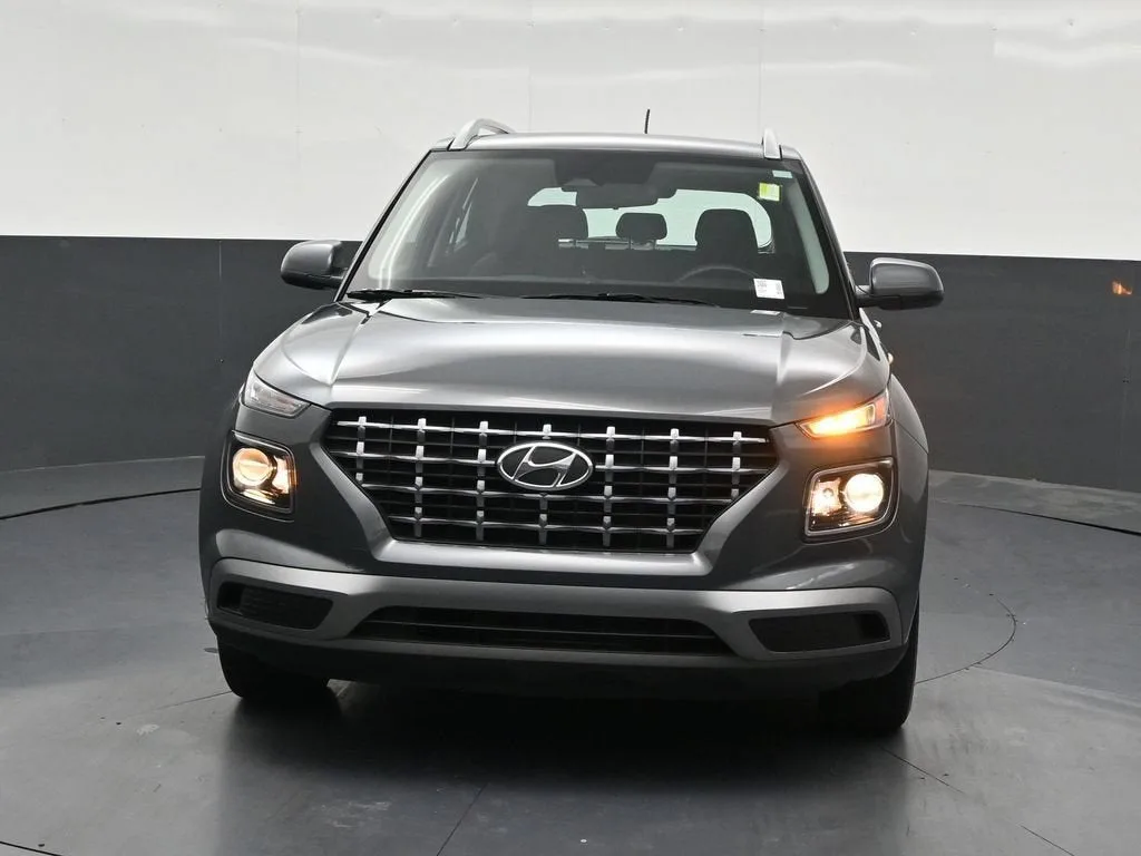 2024 Hyundai Venue SEL photo 9