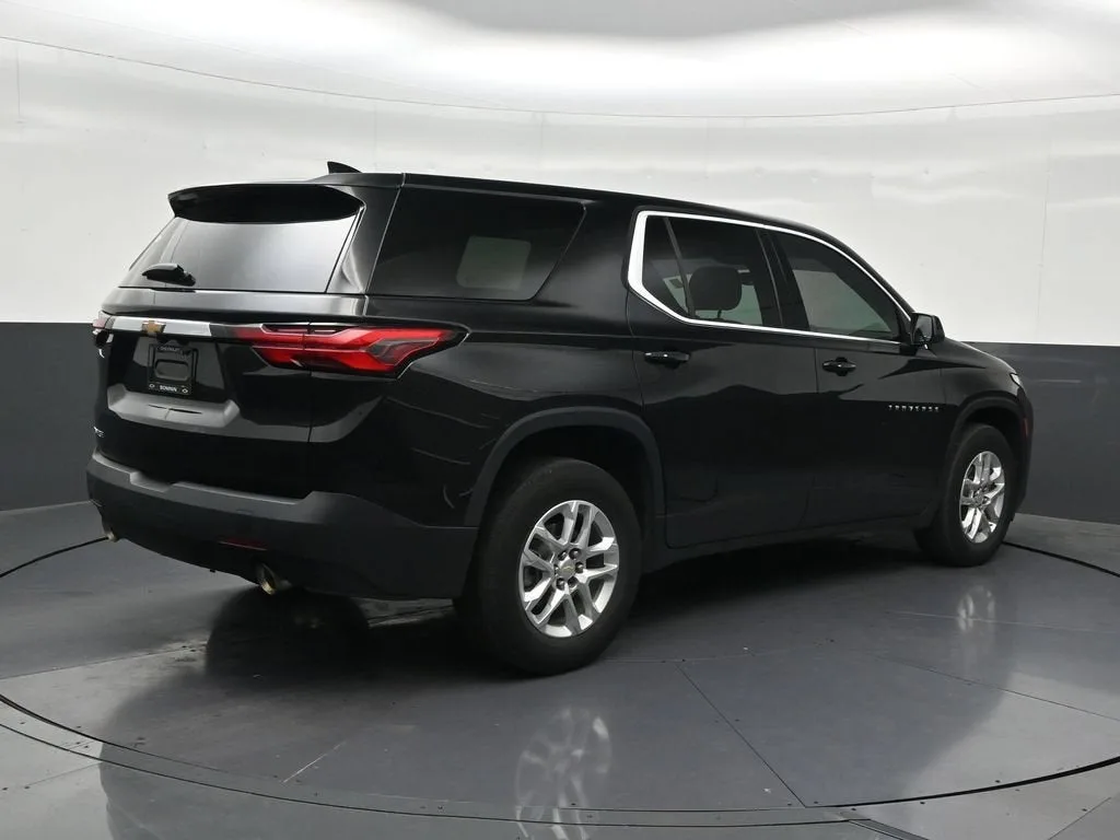 2023 Chevrolet Traverse LS photo 5