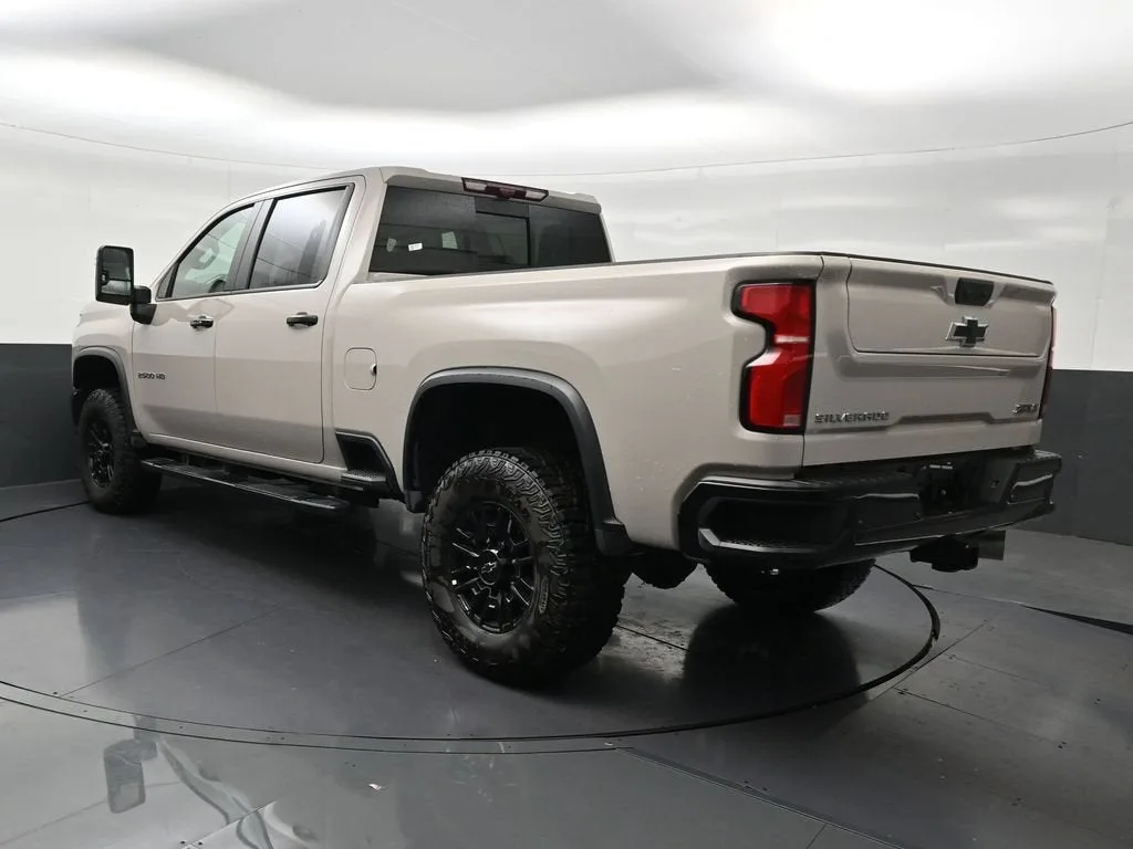 2026 Chevrolet Silverado 2500 HD ZR2 photo 3