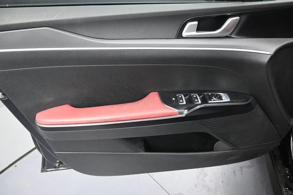 2023 Kia K5 GT-Line photo 11