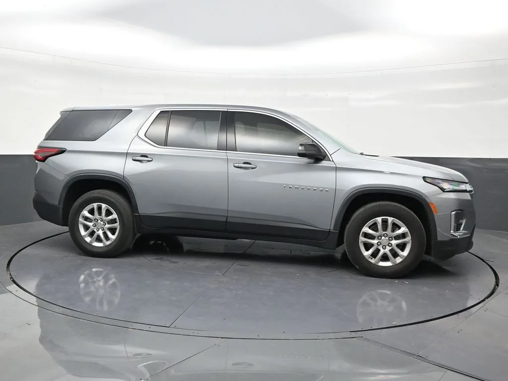 2023 Chevrolet Traverse LS photo 6