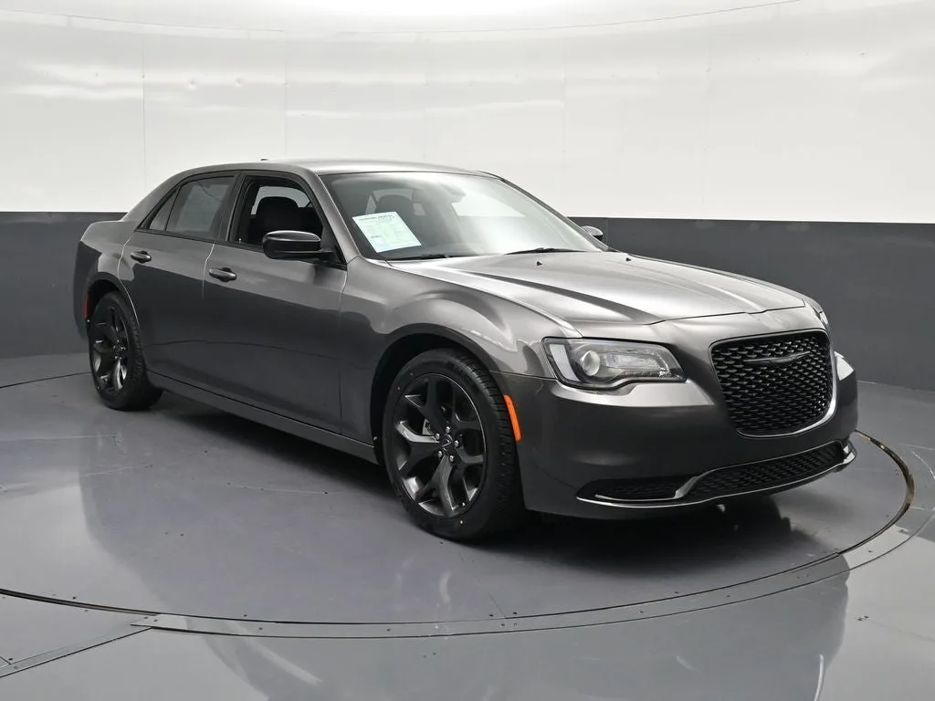 2022 Chrysler 300 Touring photo 5