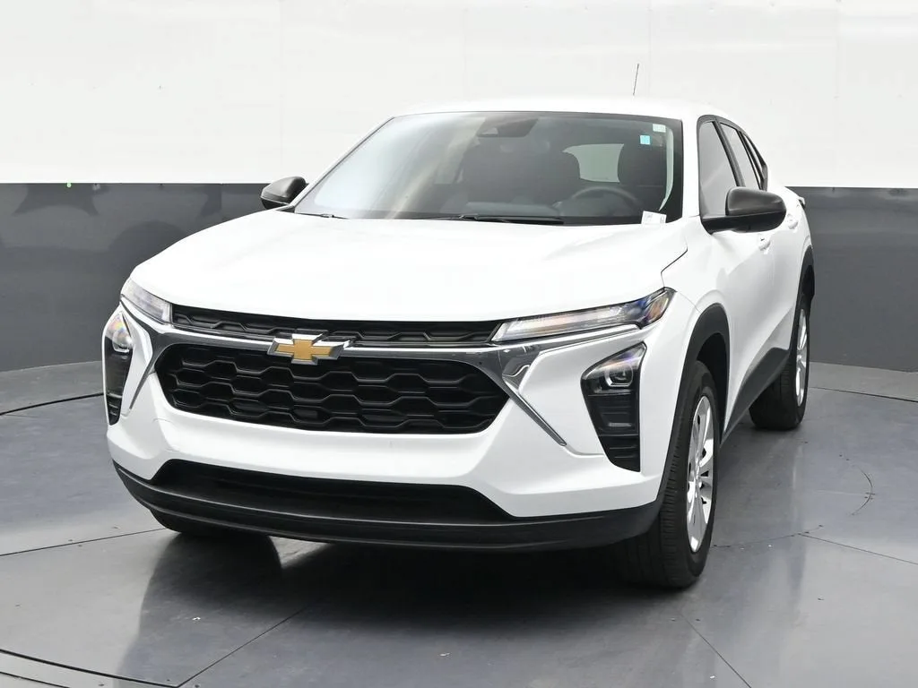 2024 Chevrolet Trax LS photo 8