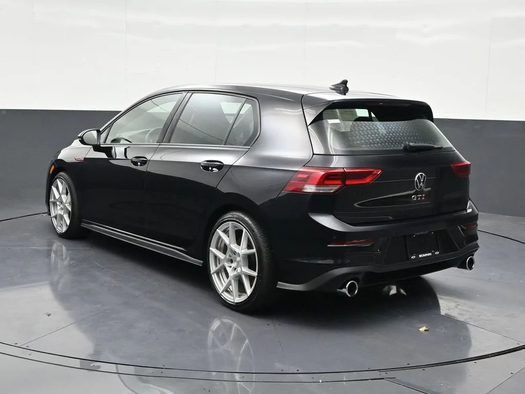 2022 Volkswagen Golf GTI 2.0T S photo 3