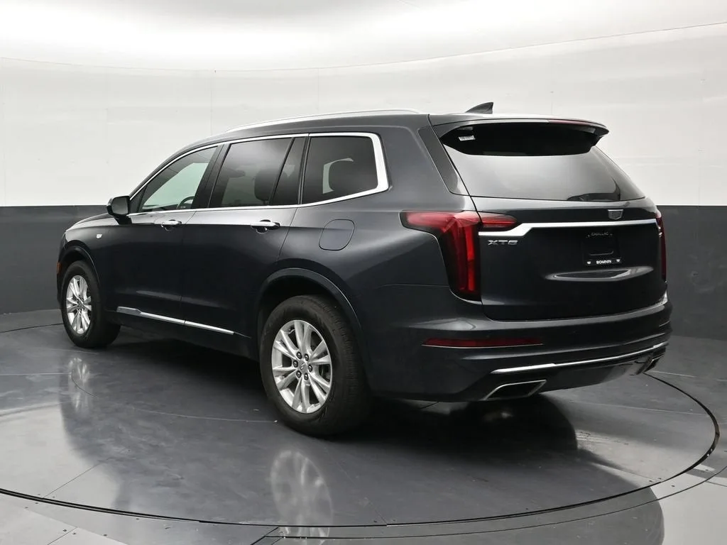 2022 Cadillac XT6 Luxury photo 3
