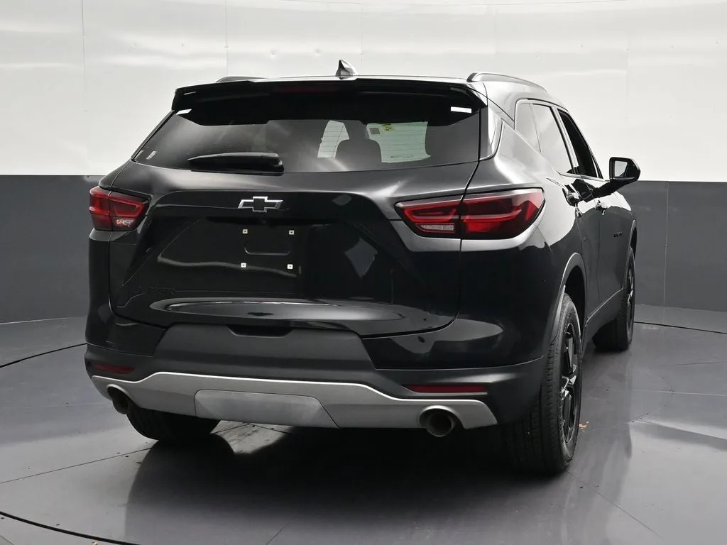 2024 Chevrolet Blazer LT photo 2