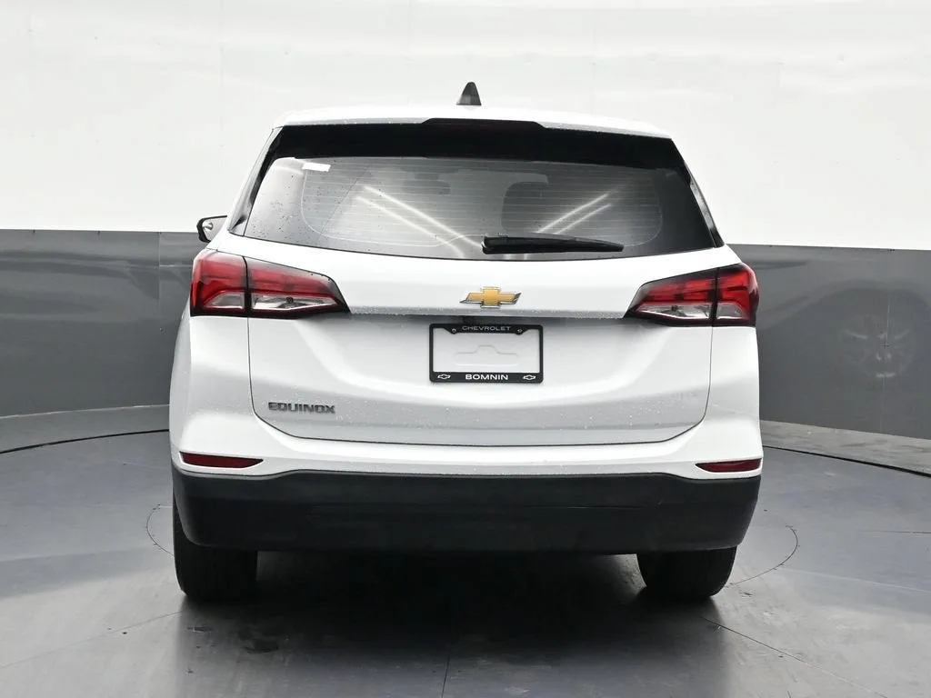 2022 Chevrolet Equinox LS photo 4