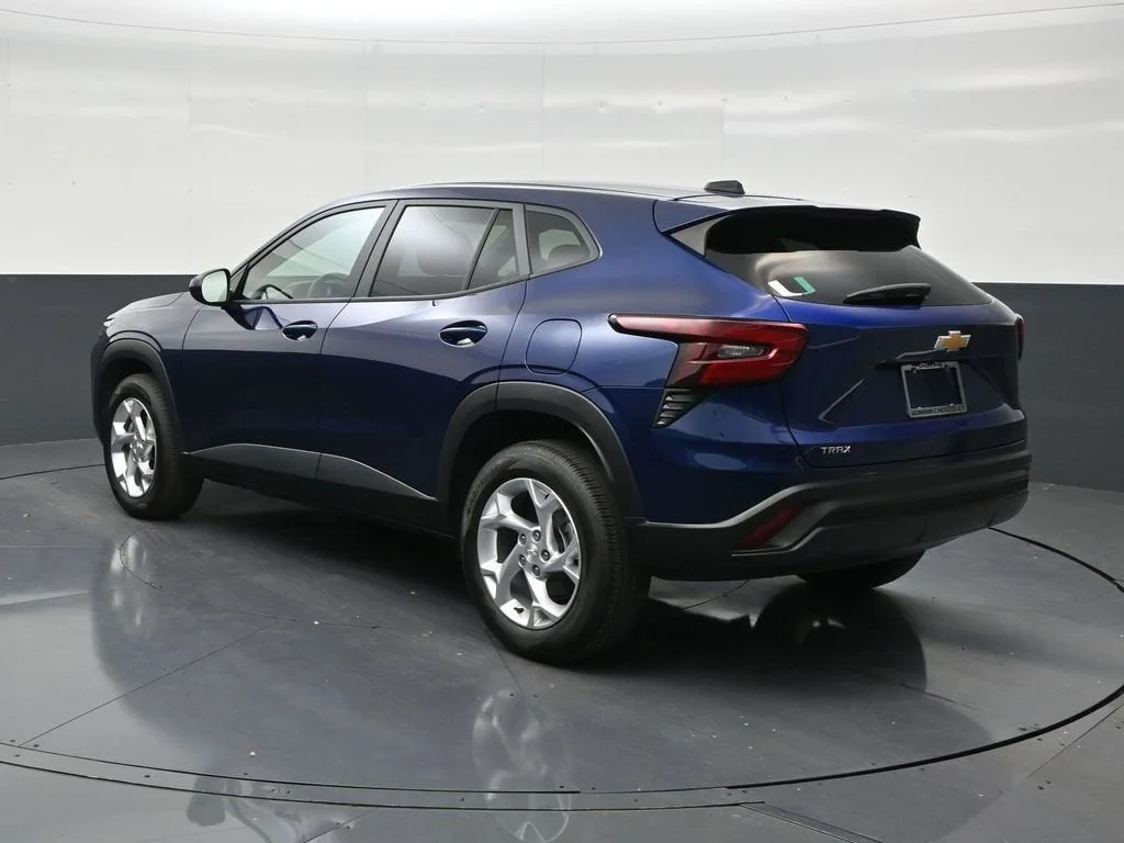 2024 Chevrolet Trax LS photo 3