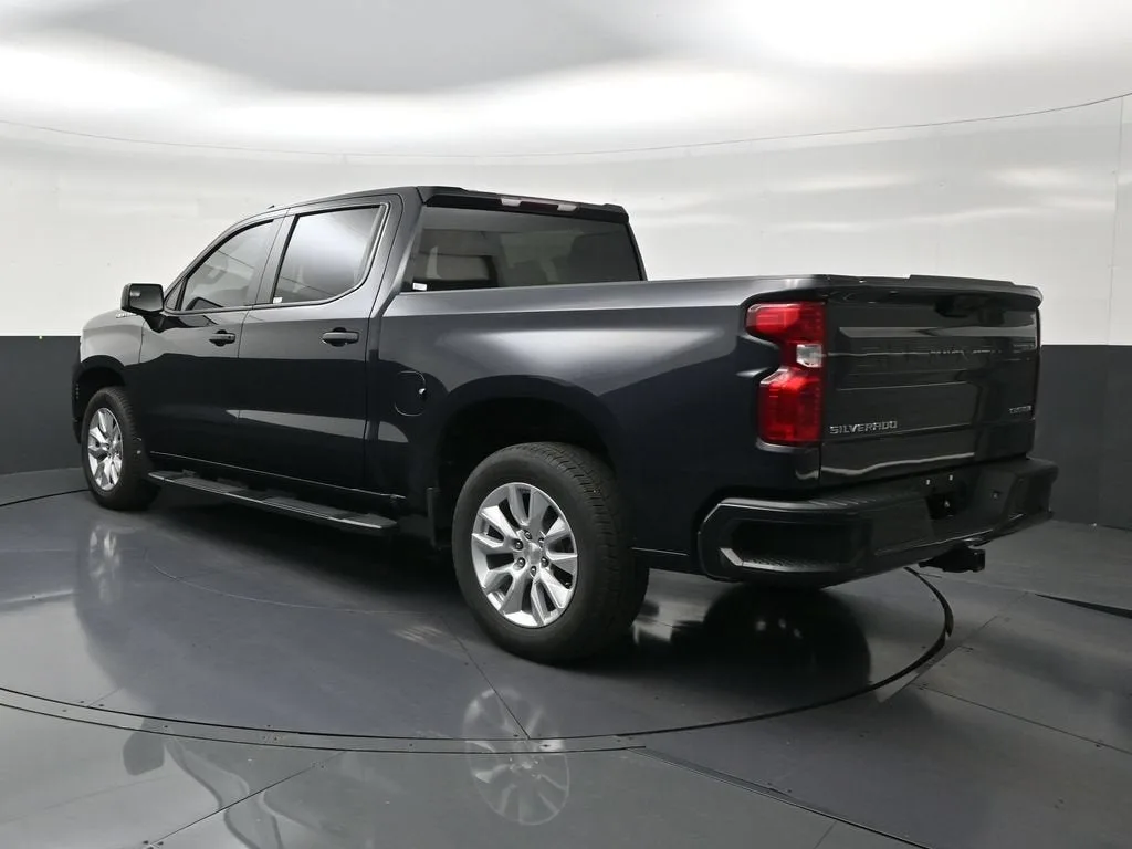 2022 Chevrolet Silverado 1500 Custom photo 3