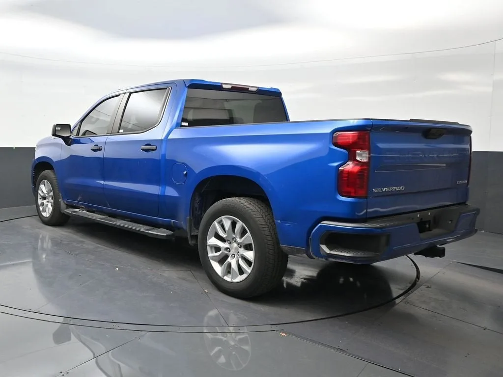 2023 Chevrolet Silverado 1500 Custom photo 3