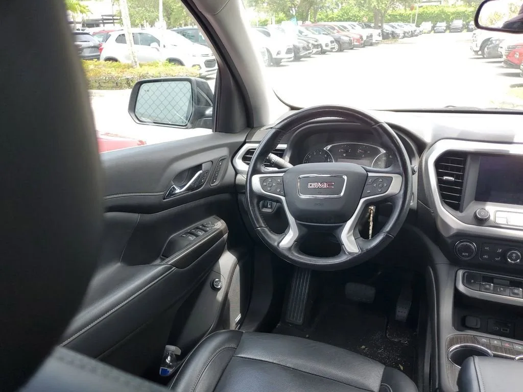 2022 GMC Acadia SLT photo 9