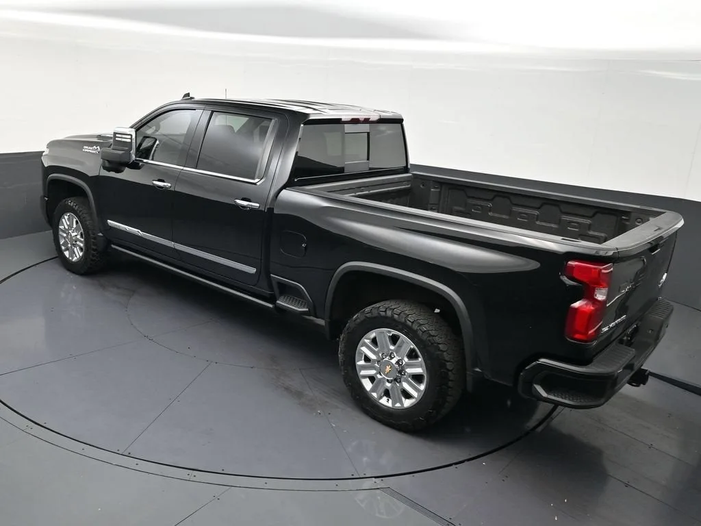 2024 Chevrolet Silverado 2500 HD High Country photo 11