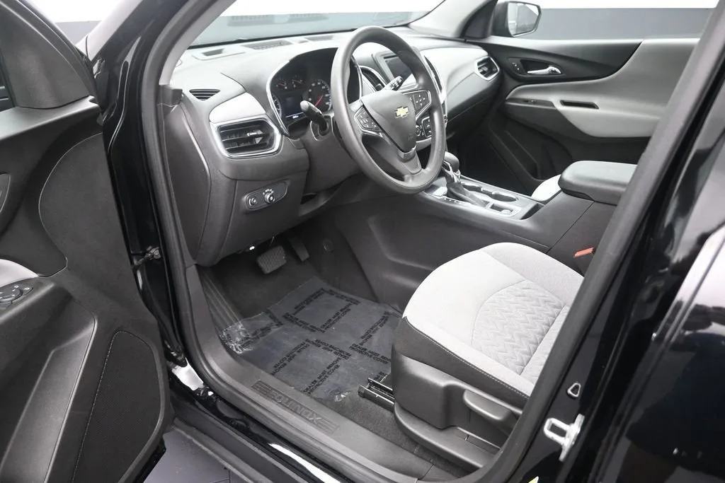 2024 Chevrolet Equinox LS photo 11