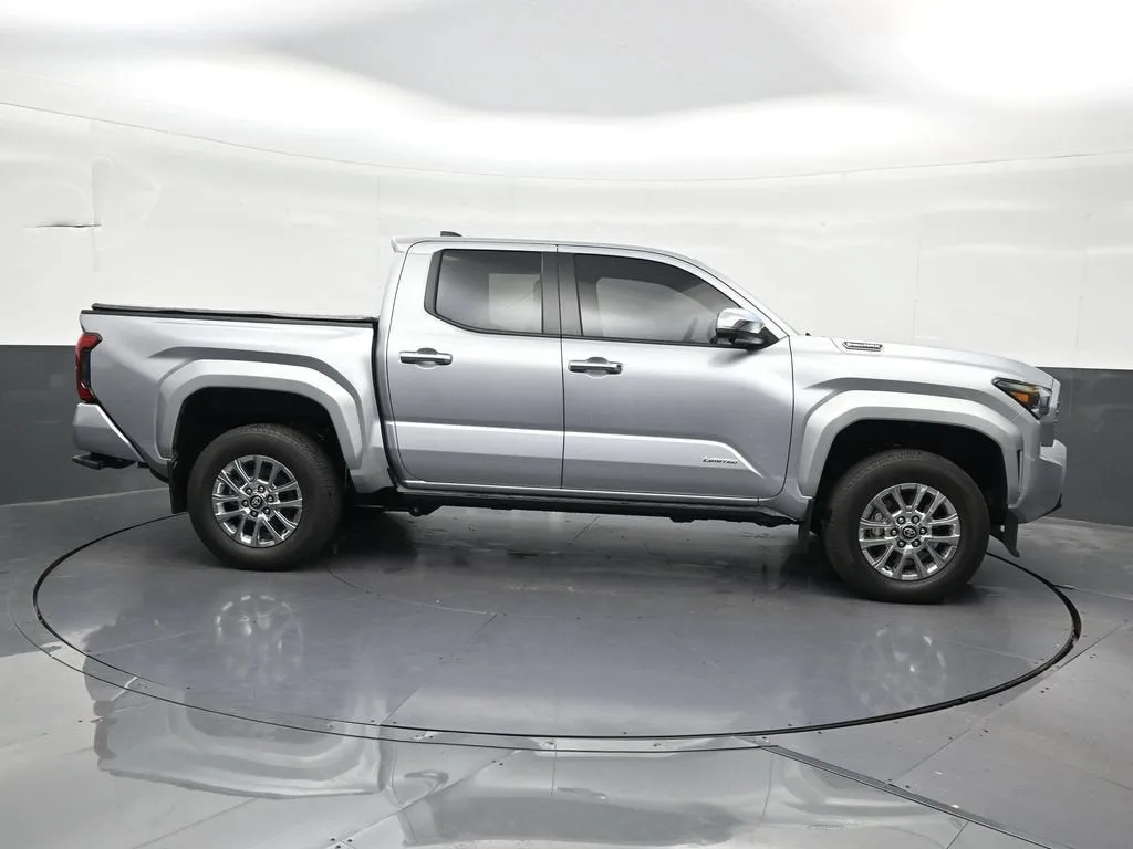 2025 Toyota Tacoma Hybrid Limited photo 7