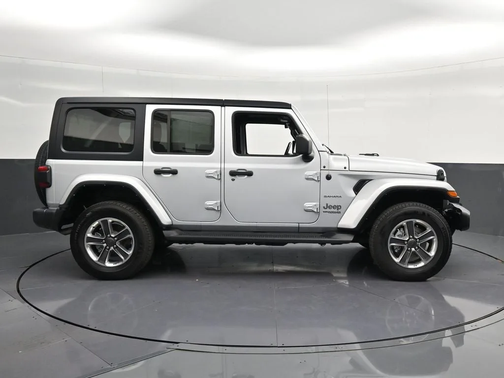2022 Jeep Wrangler Unlimited Sahara photo 4