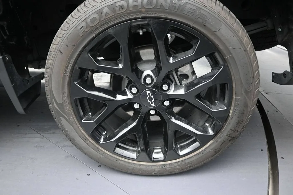 2024 Chevrolet Silverado 1500 LT photo 10