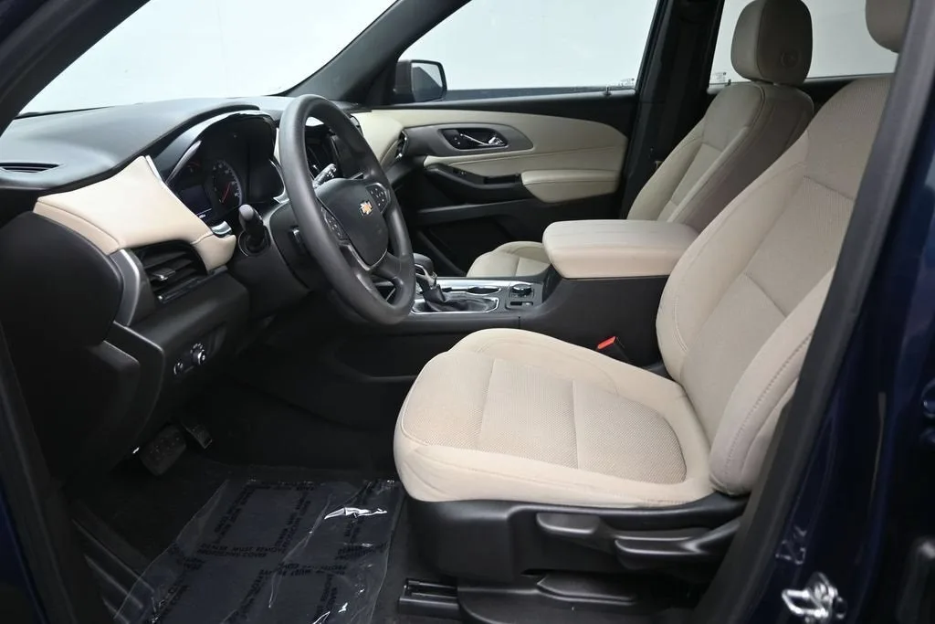 2023 Chevrolet Traverse LS photo 11