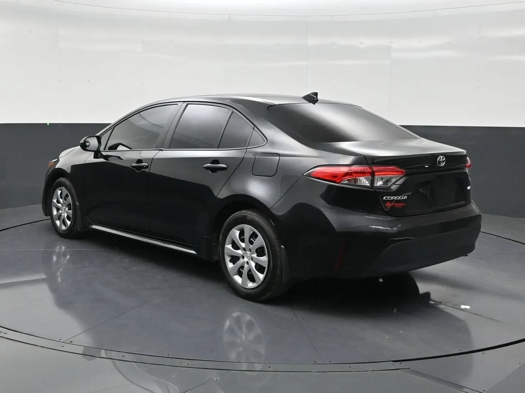 2025 Toyota Corolla LE photo 3