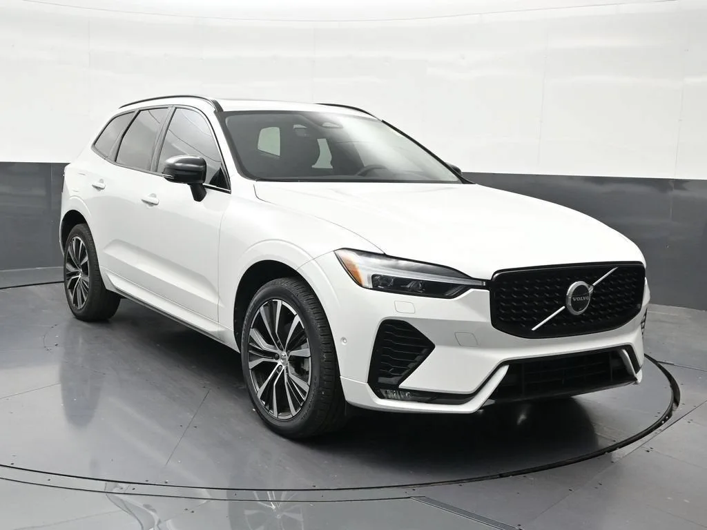 2024 Volvo XC60 B5 Plus Dark Theme photo 8