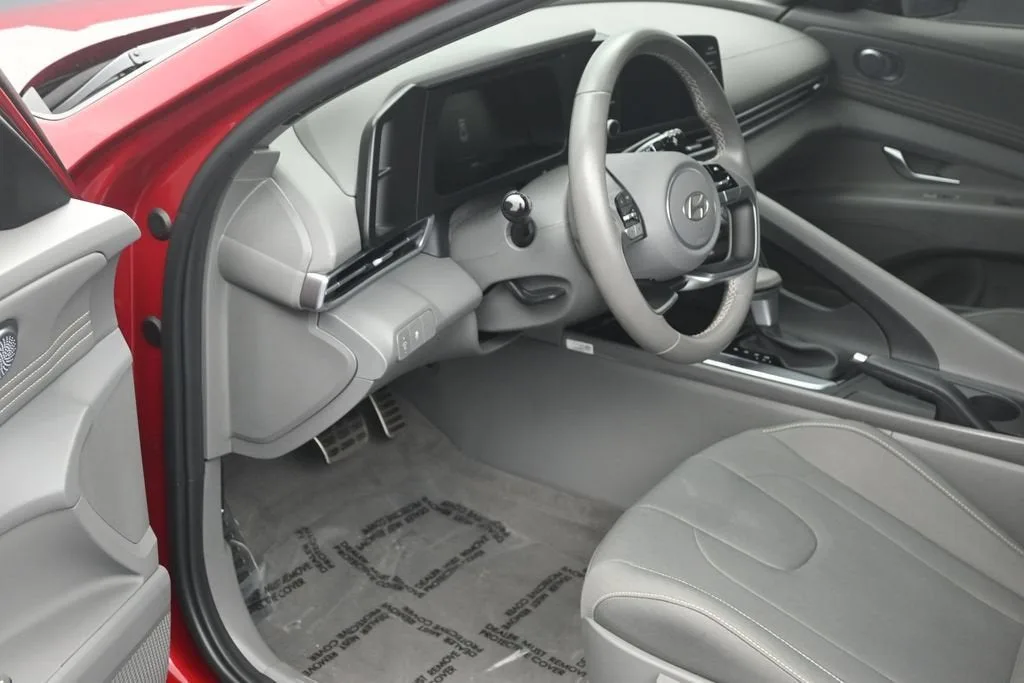 2025 Hyundai Elantra SEL Sport photo 10