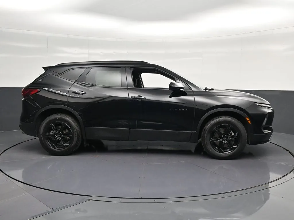 2024 Chevrolet Blazer LT photo 4