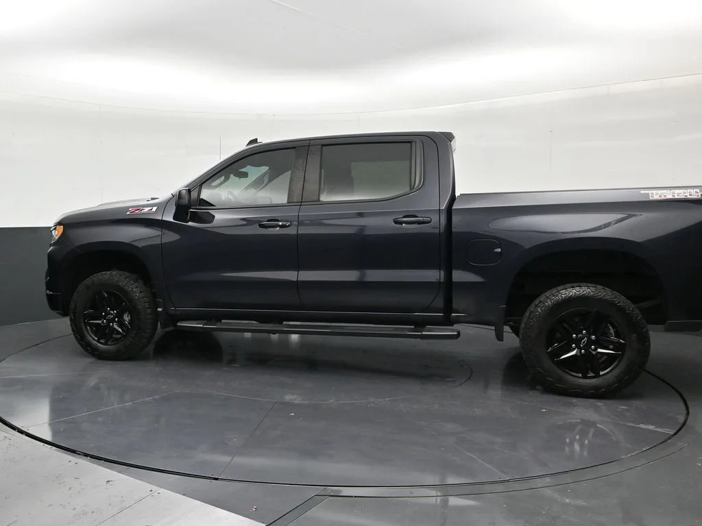 2023 Chevrolet Silverado 1500 LT Trail Boss photo 2