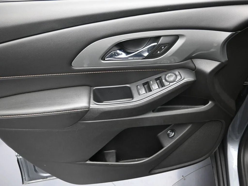 2021 Chevrolet Traverse LT Leather photo 10