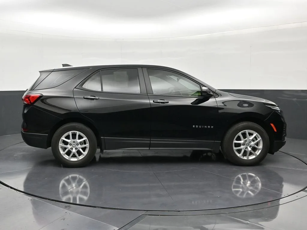 2024 Chevrolet Equinox LS photo 6