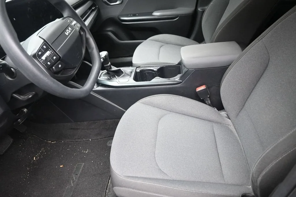 2025 Kia K4 LXS photo 12