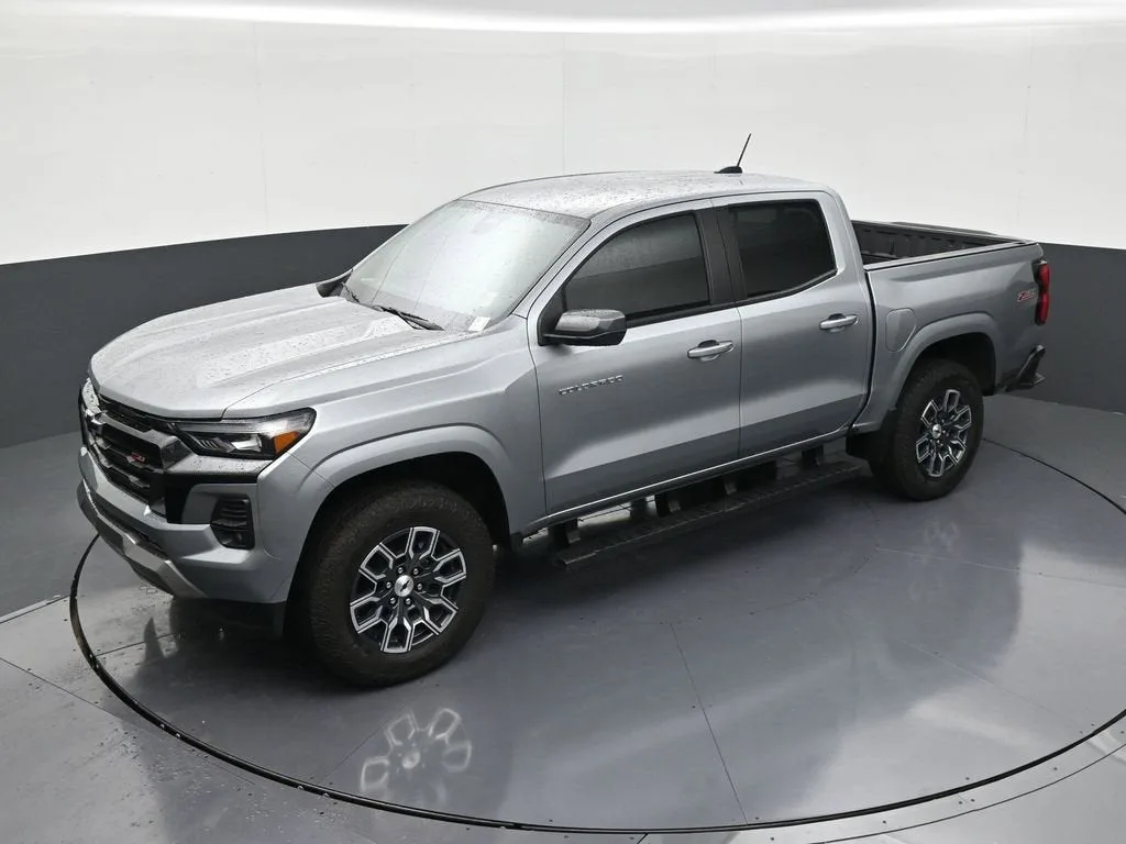 2025 Chevrolet Colorado Z71 photo 12