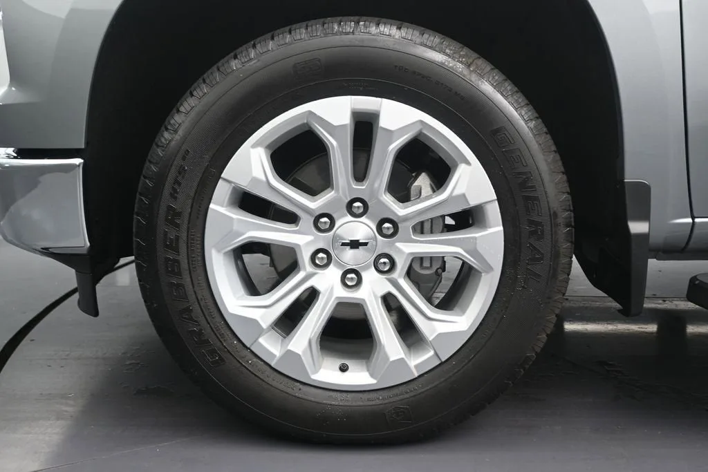 2025 Chevrolet Silverado 1500 LTZ photo 10