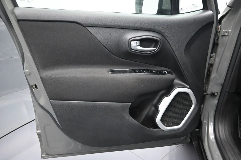 2020 Jeep Renegade Latitude photo 12