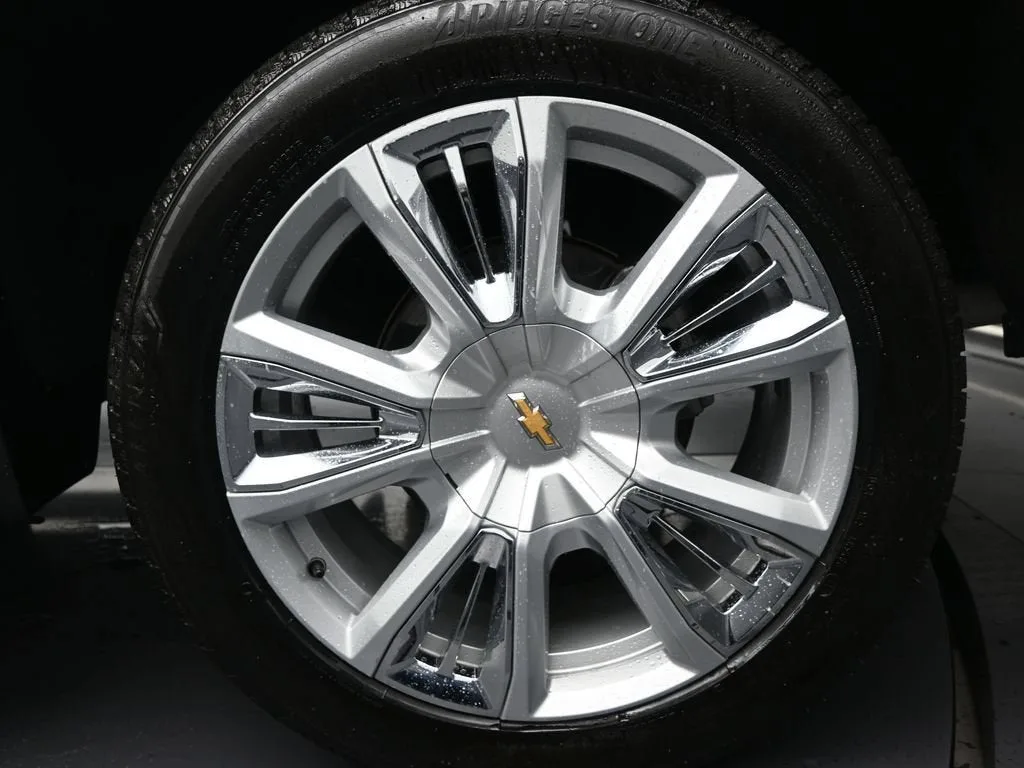 2025 Chevrolet Silverado 1500 High Country photo 9