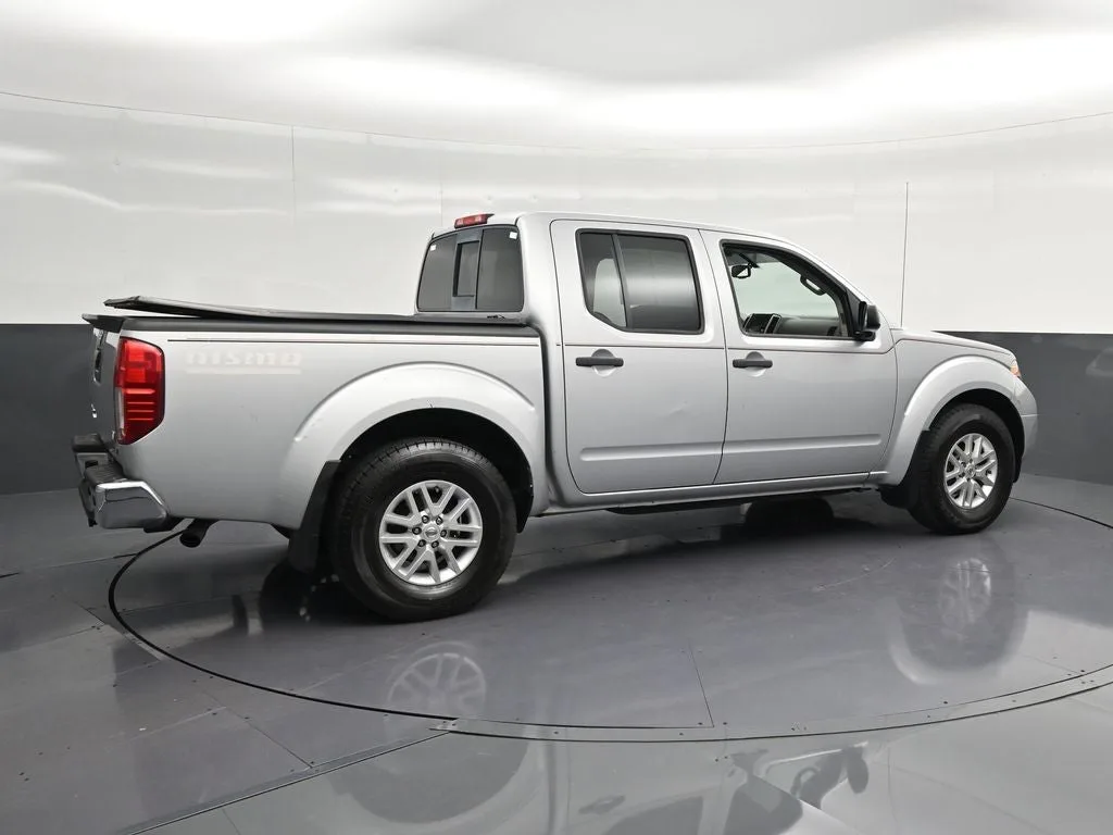 2017 Nissan Frontier SV photo 3