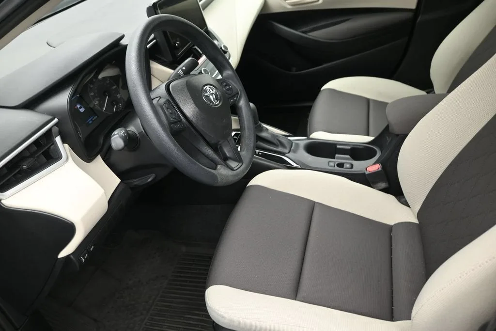 2025 Toyota Corolla LE photo 11