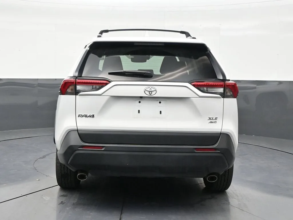 2025 Toyota RAV4 XLE photo 4