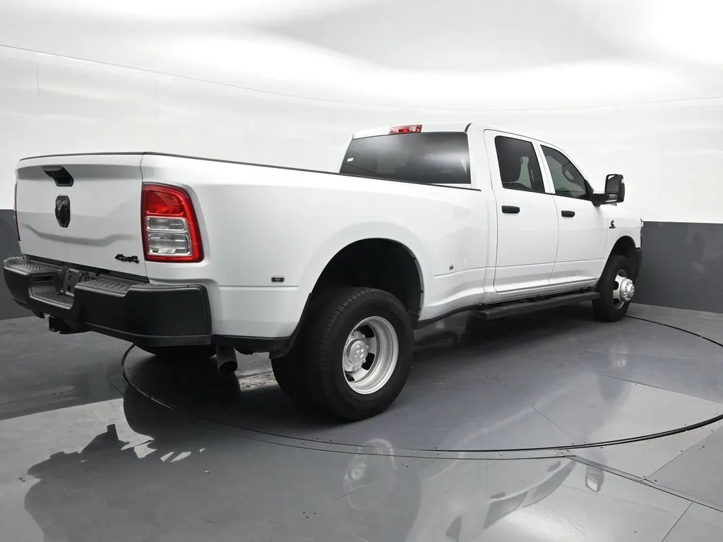 2024 RAM 3500 Tradesman Crew Cab 4x4 8' Box photo 5