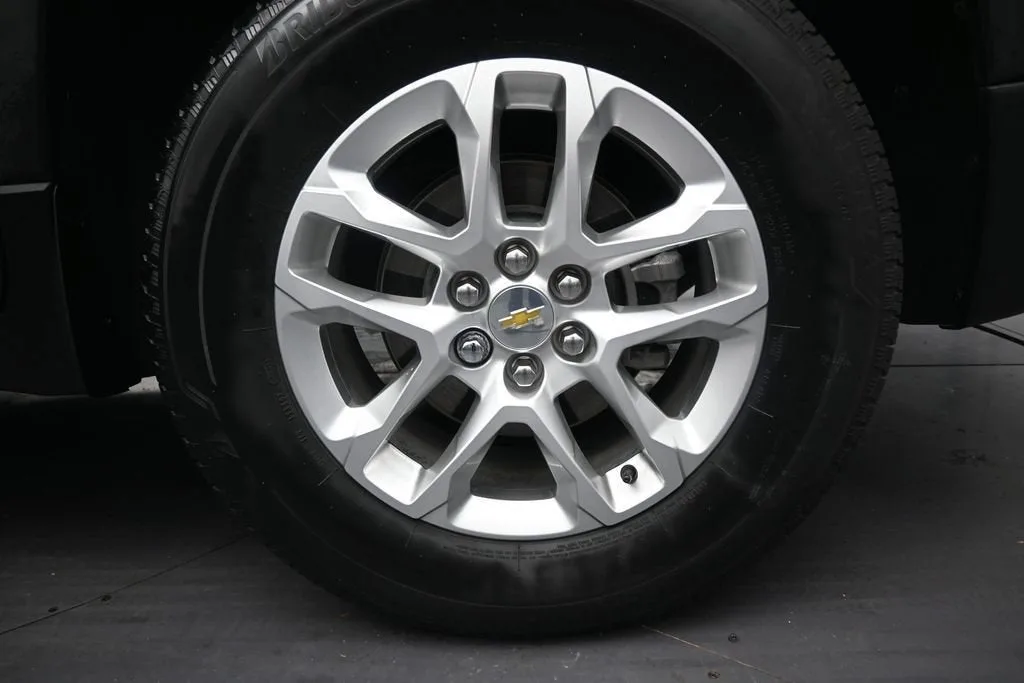 2023 Chevrolet Traverse LS photo 10