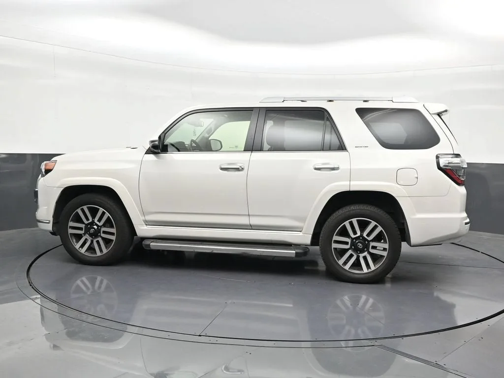 2023 Toyota 4Runner Limited photo 2