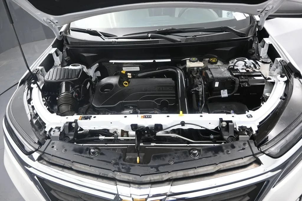 2024 Chevrolet Equinox LS photo 11