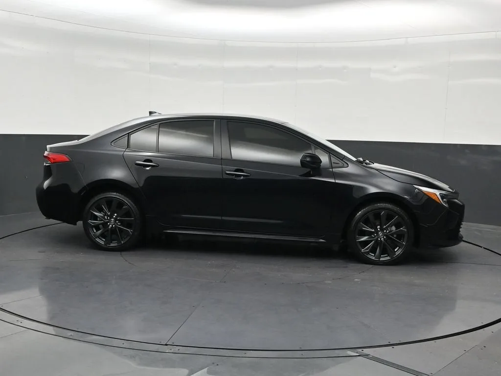2026 Toyota Corolla Hybrid LE photo 7