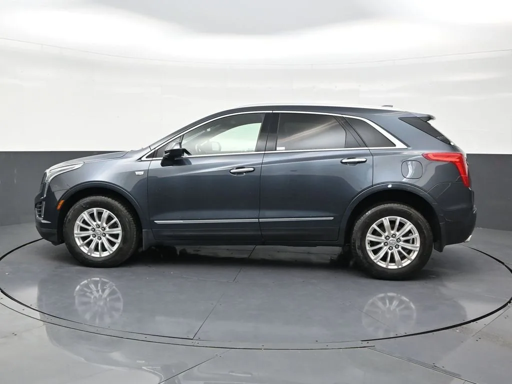 2019 Cadillac XT5 FWD photo 2