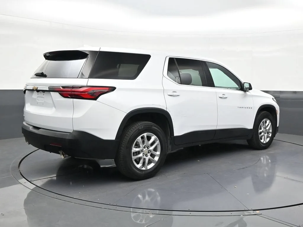 2023 Chevrolet Traverse LS photo 5