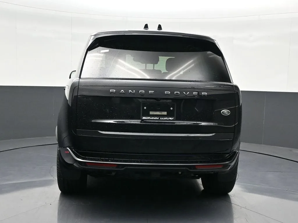 2023 Land Rover Range Rover SE photo 4