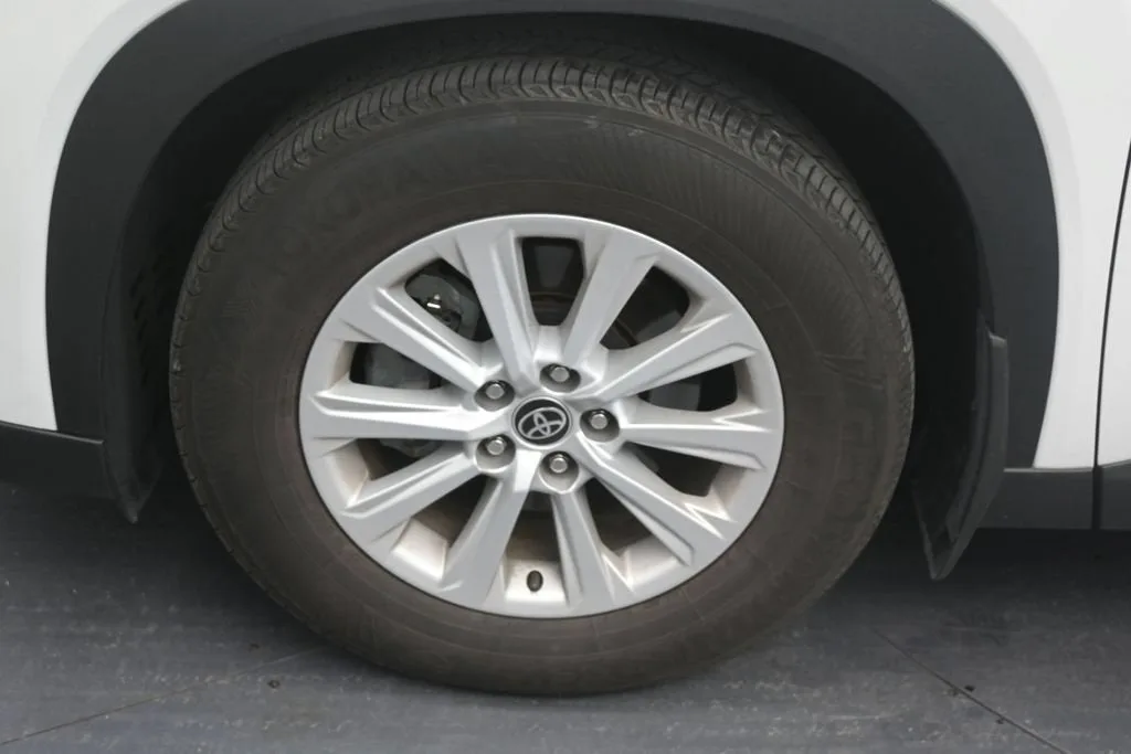 2024 Toyota Grand Highlander XLE photo 9