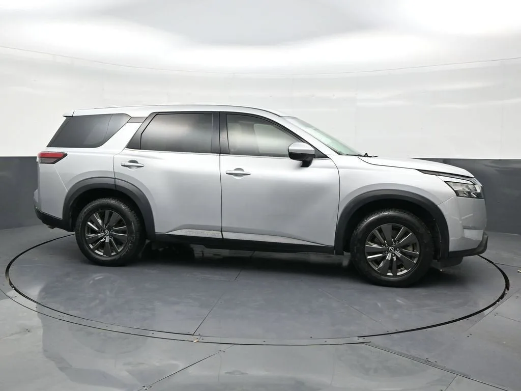 2022 Nissan Pathfinder S 2WD photo 6