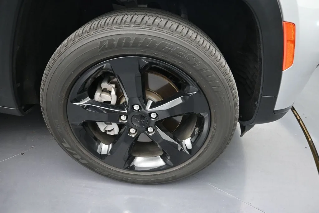 2024 Jeep Grand Cherokee L Altitude photo 9