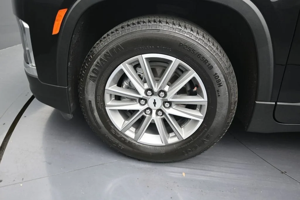 2023 Chevrolet Traverse LT Leather photo 9