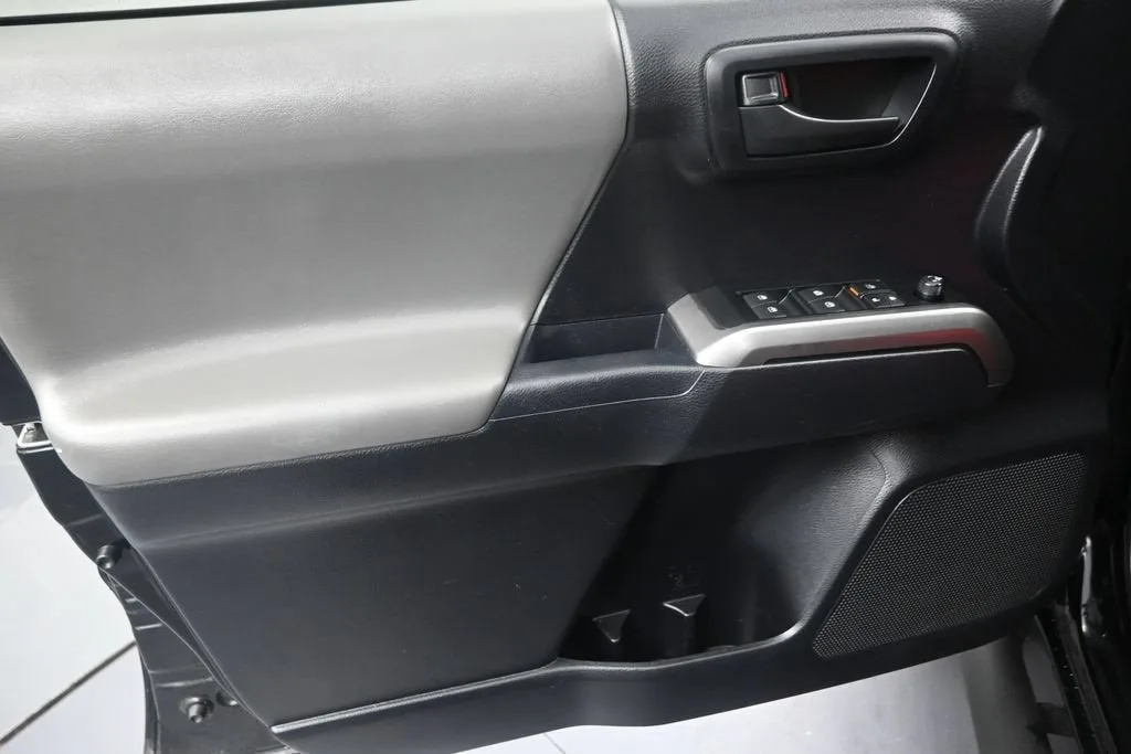 2021 Toyota Tacoma SR5 V6 photo 11